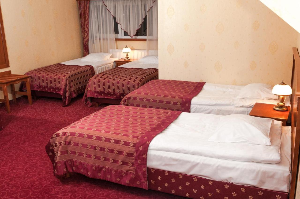 סאנדומירז Hotel Korona מראה חיצוני תמונה