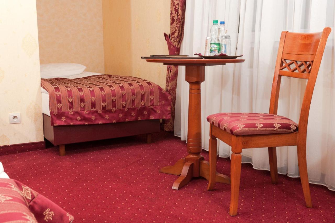 סאנדומירז Hotel Korona מראה חיצוני תמונה