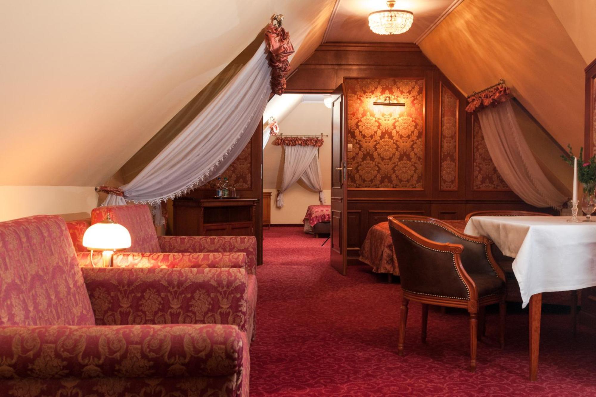 סאנדומירז Hotel Korona מראה חיצוני תמונה