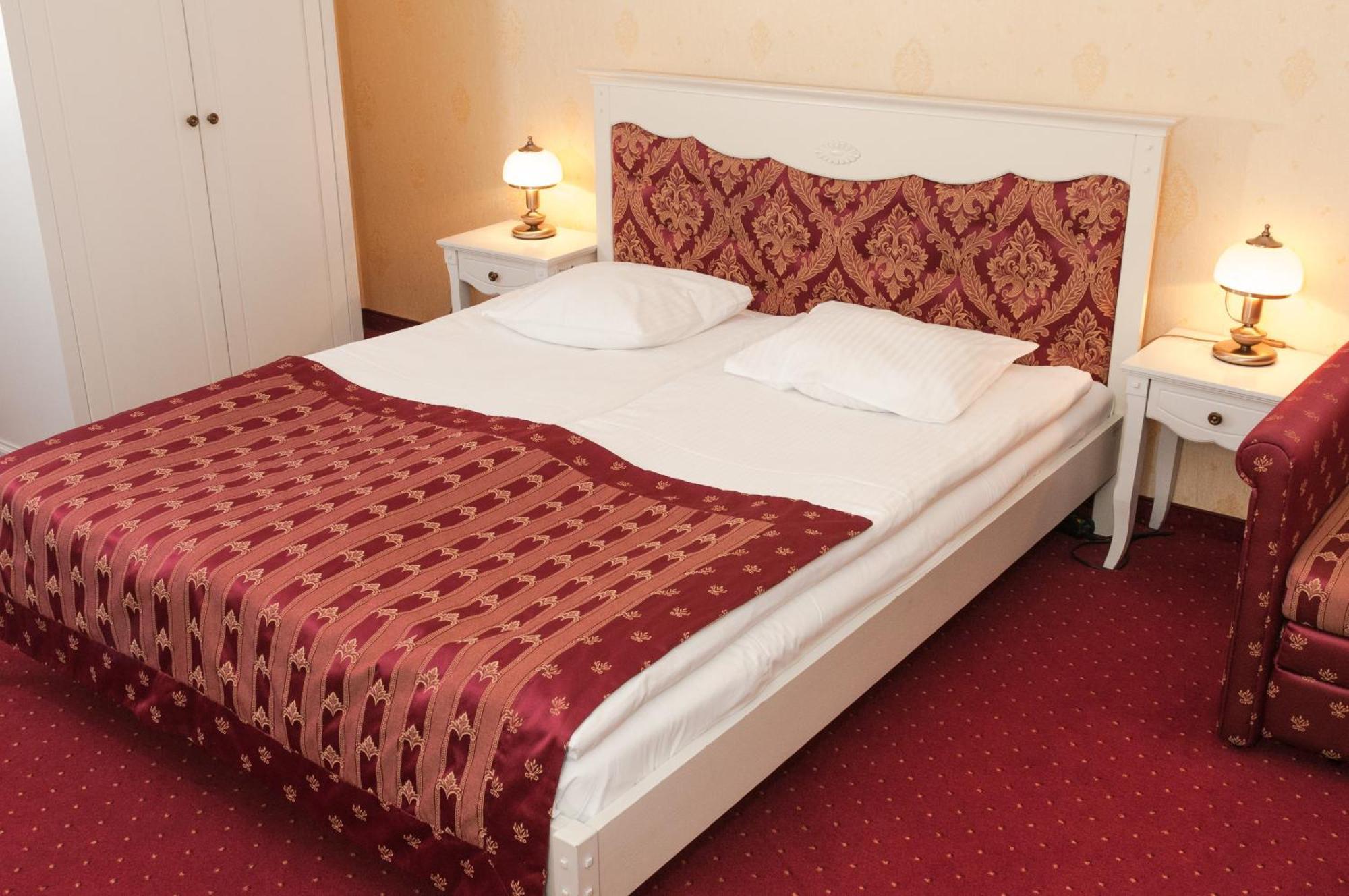 סאנדומירז Hotel Korona מראה חיצוני תמונה