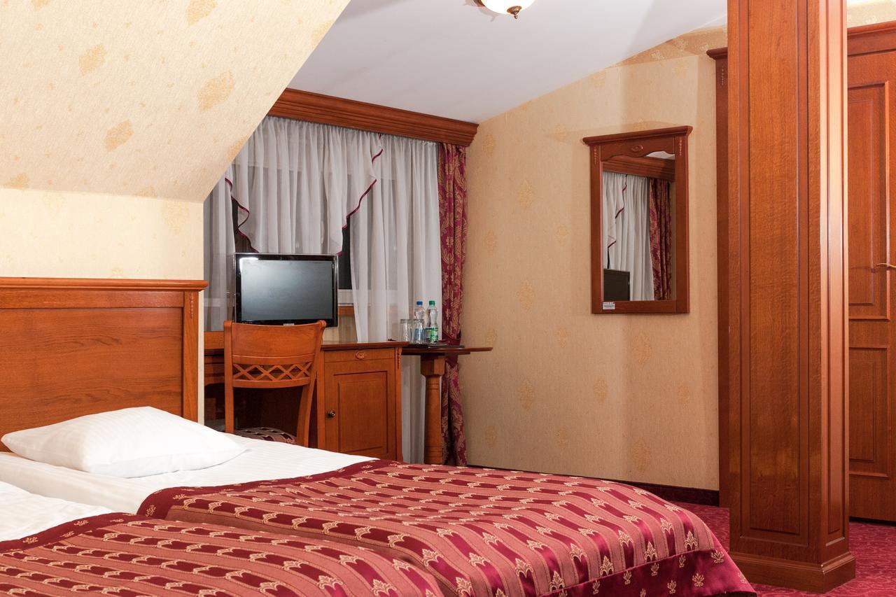 סאנדומירז Hotel Korona מראה חיצוני תמונה