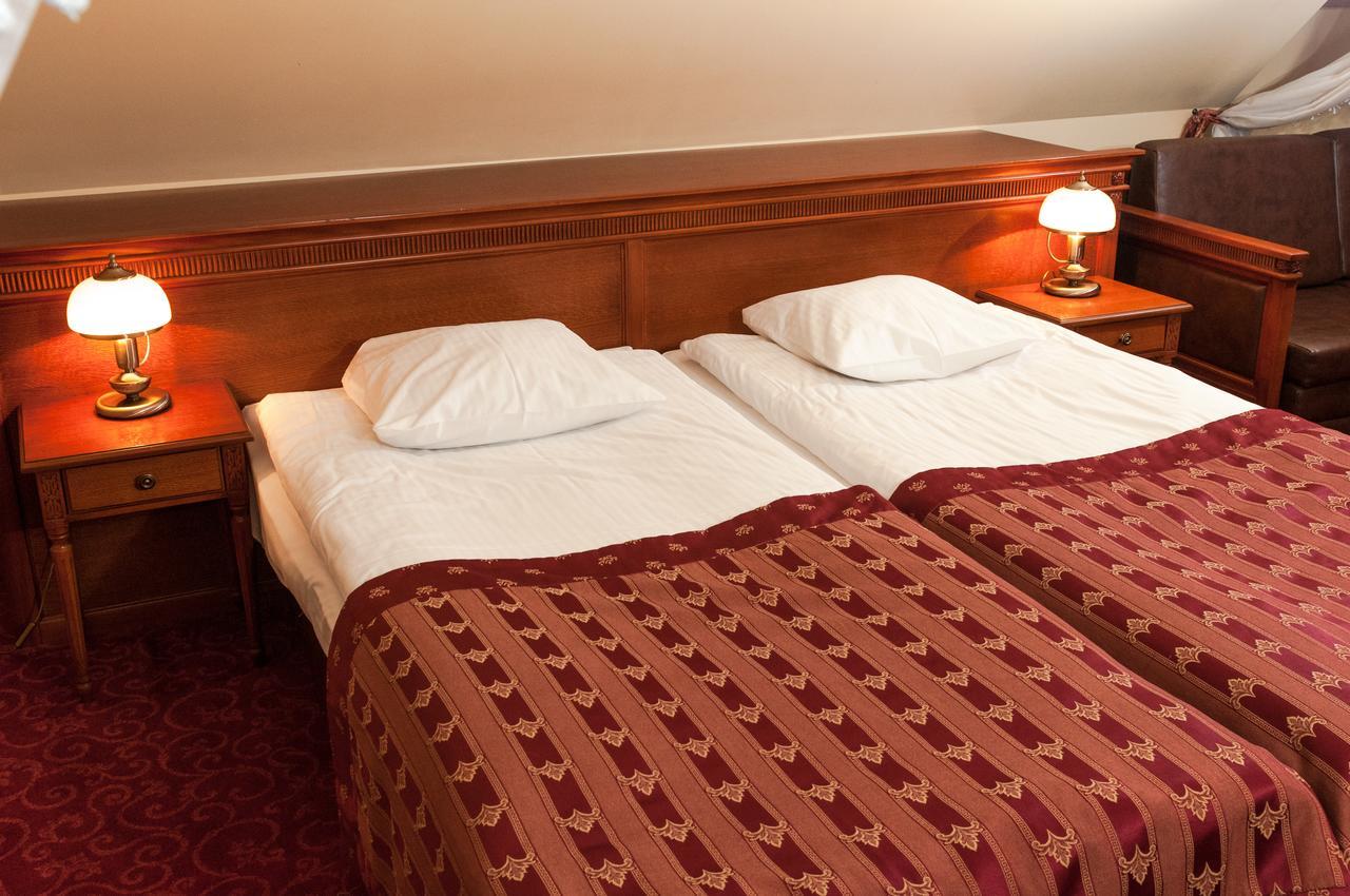 סאנדומירז Hotel Korona מראה חיצוני תמונה