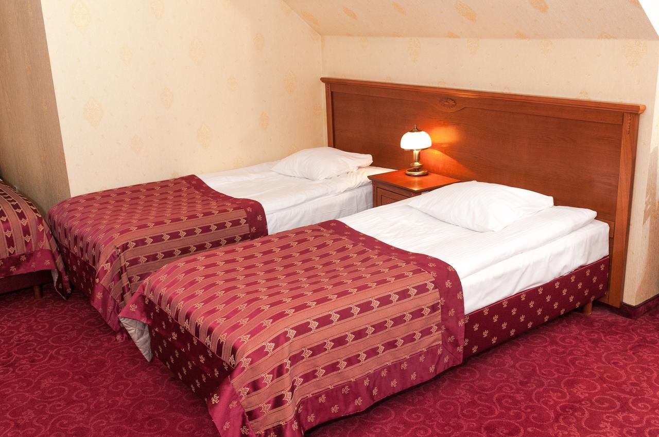 סאנדומירז Hotel Korona מראה חיצוני תמונה