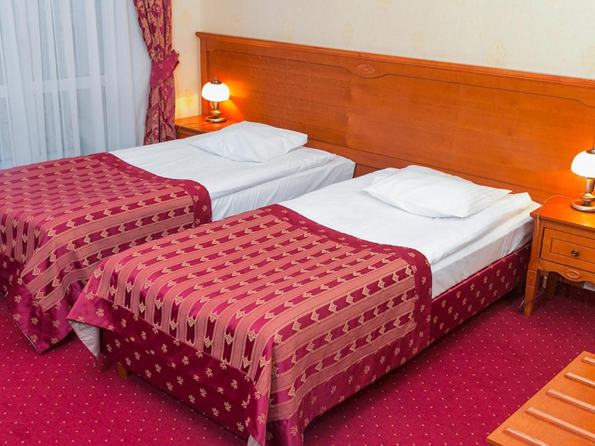סאנדומירז Hotel Korona מראה חיצוני תמונה