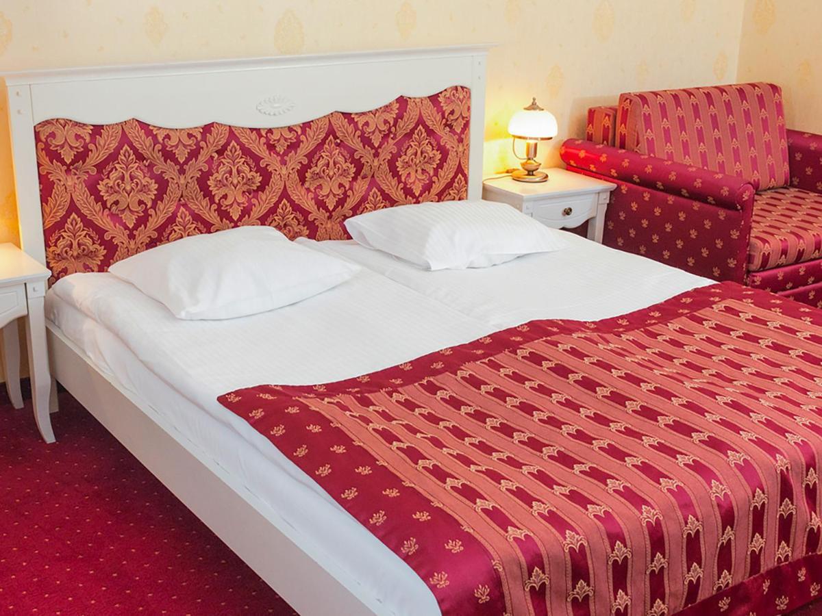 סאנדומירז Hotel Korona מראה חיצוני תמונה