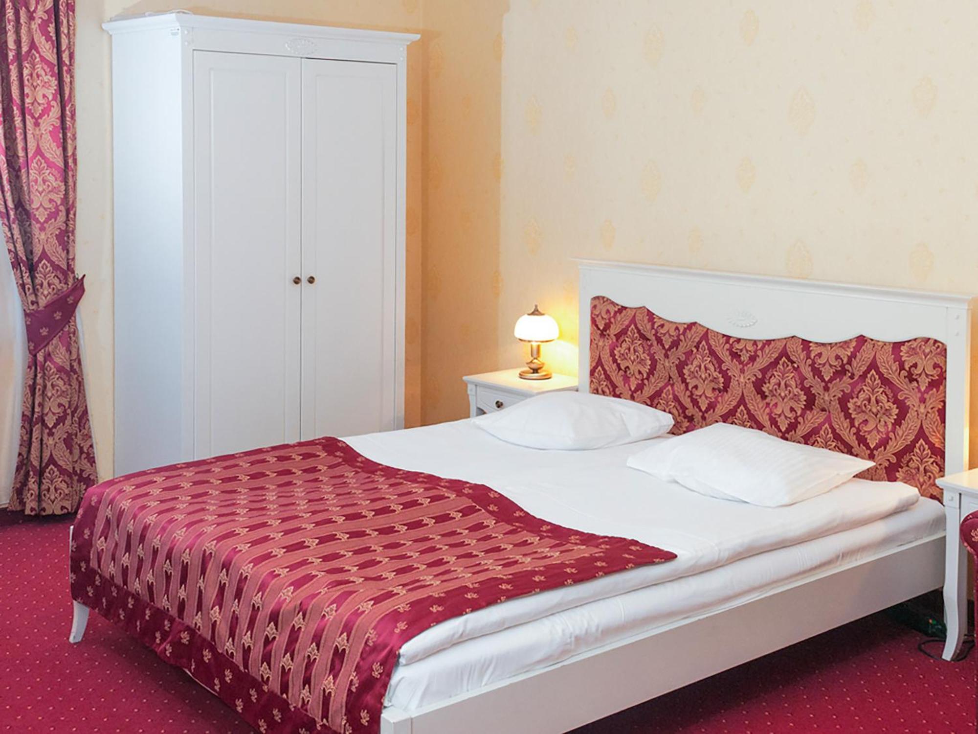 סאנדומירז Hotel Korona מראה חיצוני תמונה