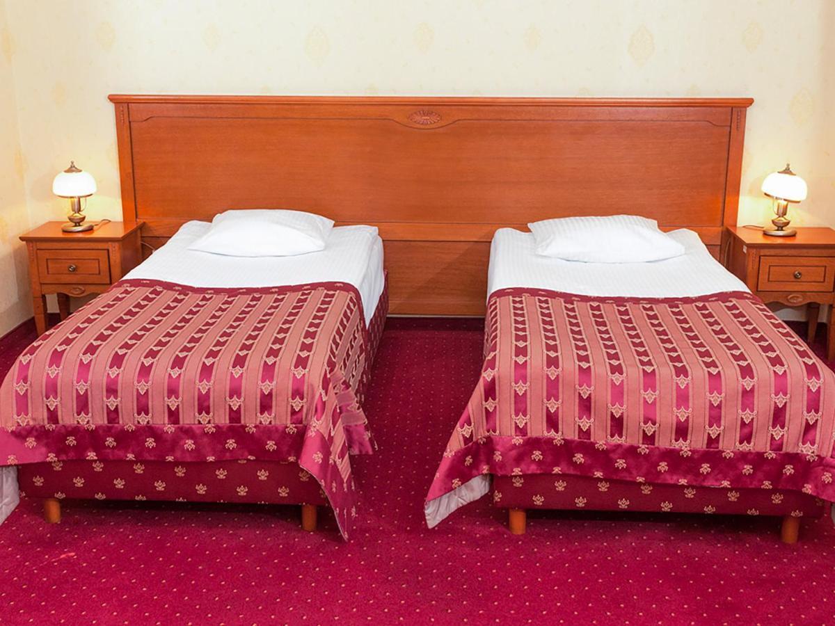 סאנדומירז Hotel Korona מראה חיצוני תמונה