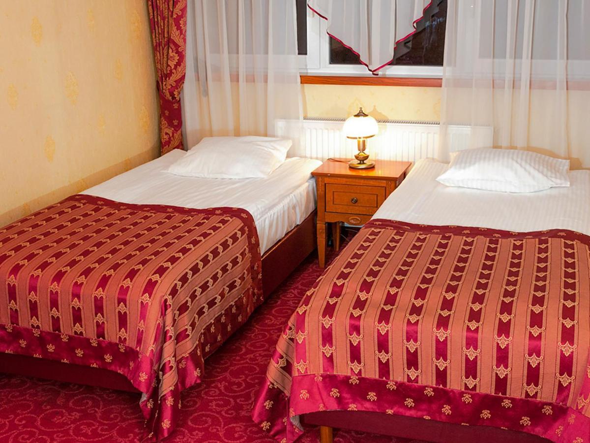 סאנדומירז Hotel Korona מראה חיצוני תמונה