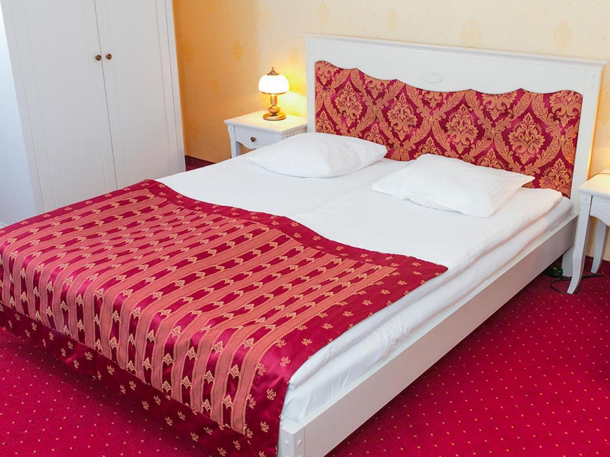 סאנדומירז Hotel Korona מראה חיצוני תמונה